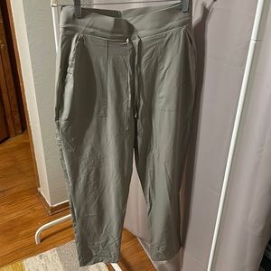 Nike Women's Bliss Luxe 7/8 Training Pants, Light Green M